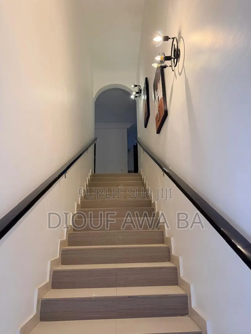 6chbre Maison dans Almadies à Louer
