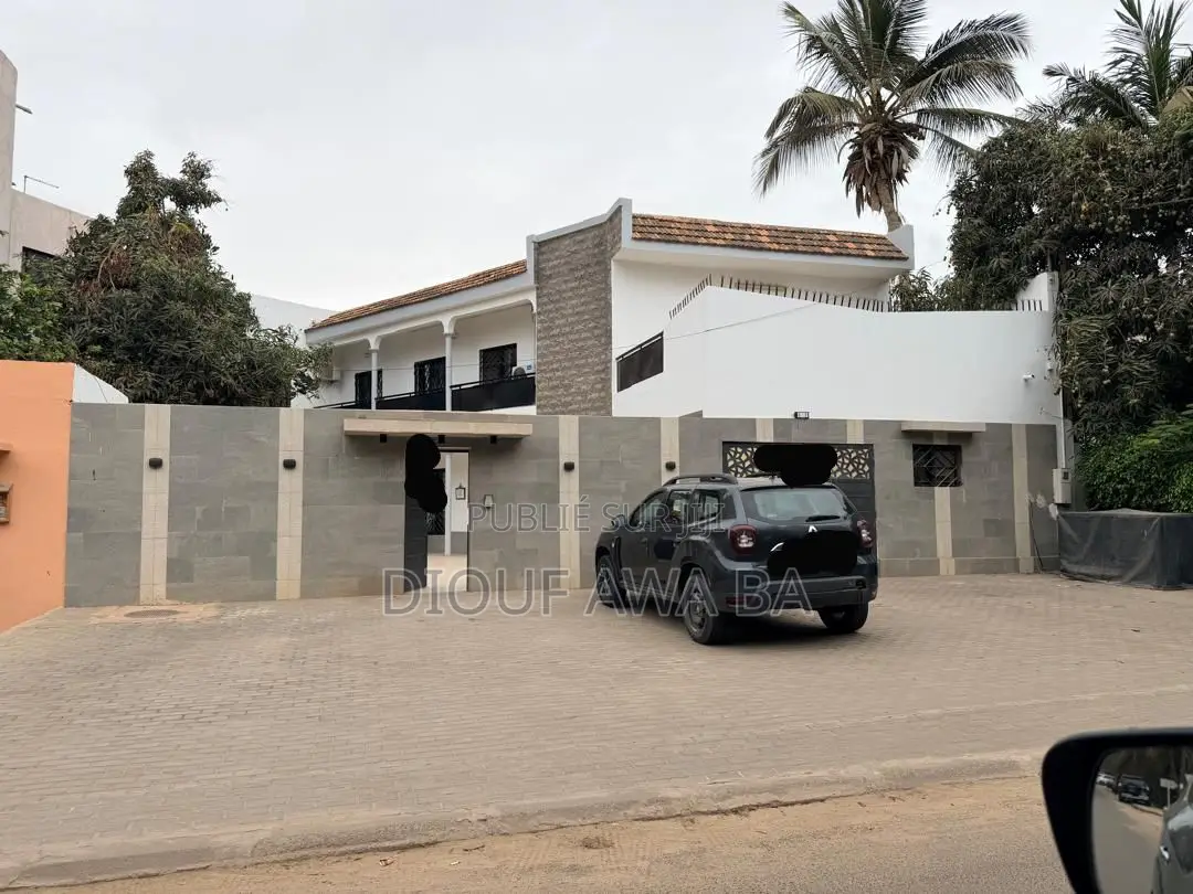 6chbre Maison dans Almadies à Louer