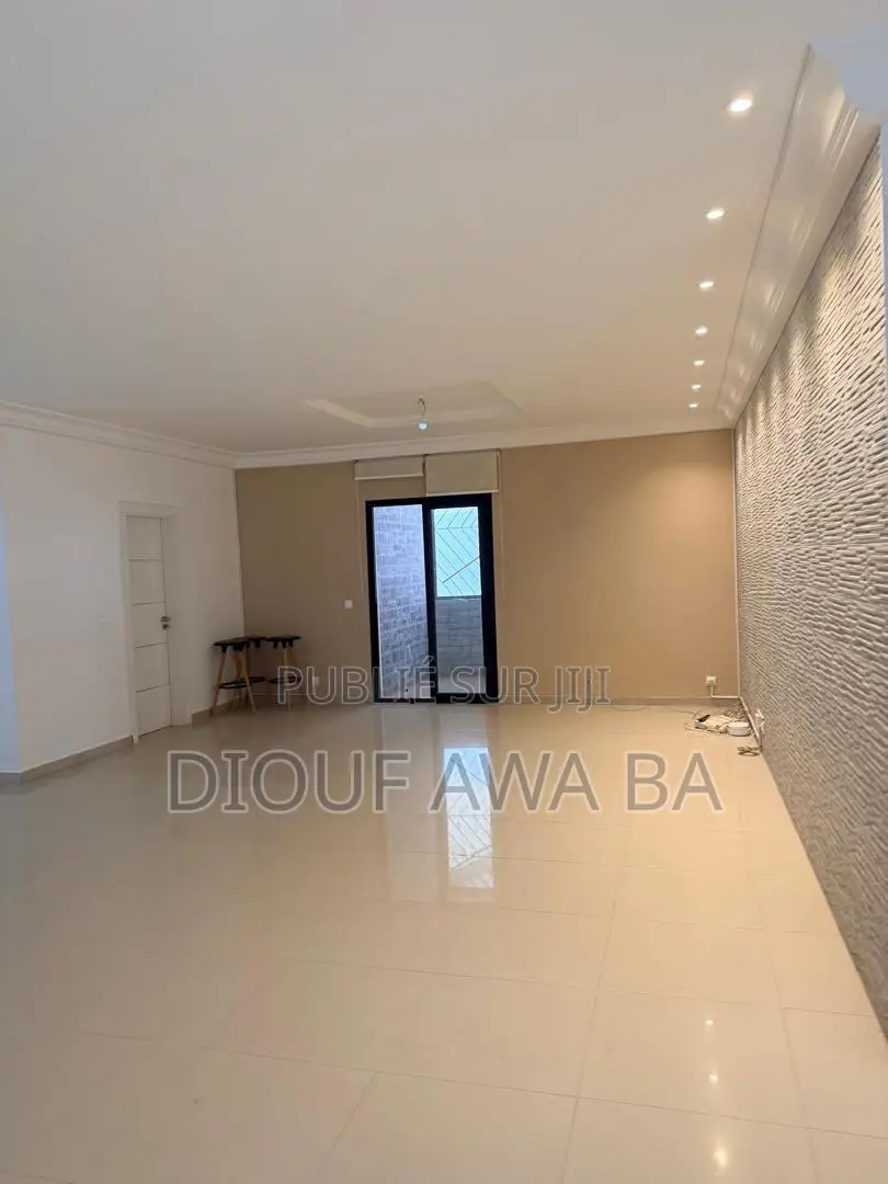6chbre Maison dans Almadies à Louer