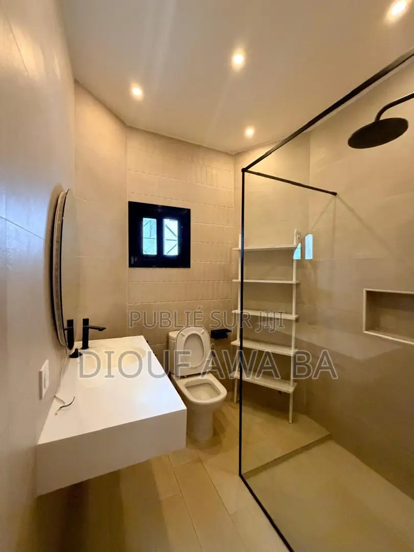 6chbre Maison dans Almadies à Louer