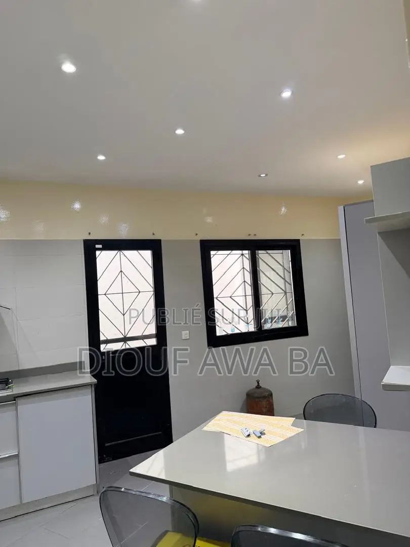 6chbre Maison dans Almadies à Louer