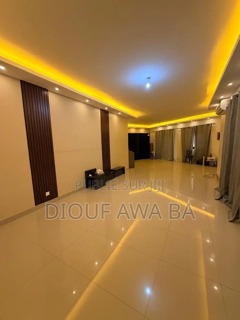 6chbre Maison dans Almadies à Louer