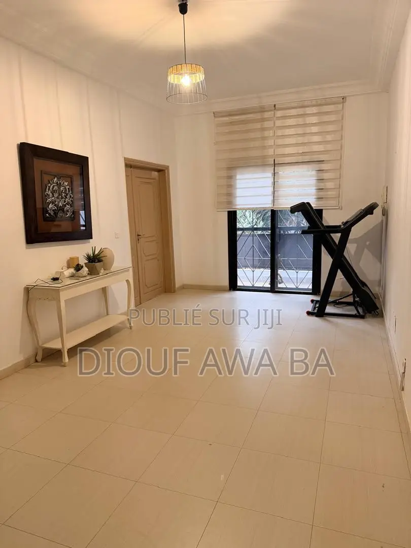 6chbre Maison dans Almadies à Louer