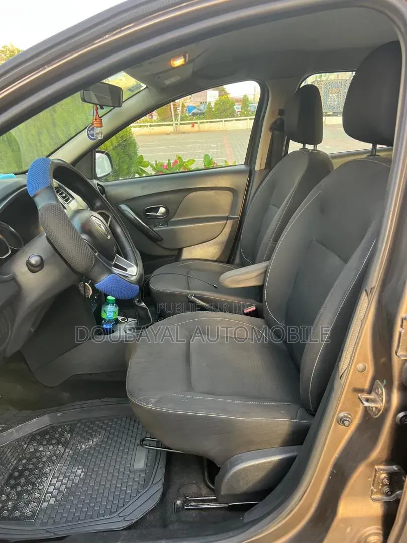 Renault Logan 2022 Marron