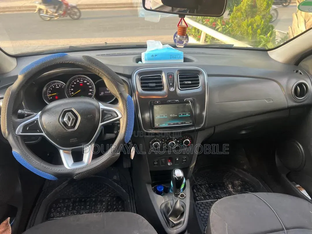 Renault Logan 2022 Marron