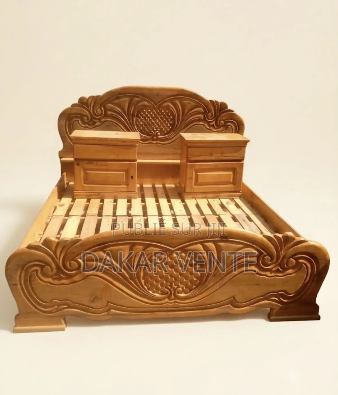 Lit 3 Places Avec Design en Bois Massif + 2 Commodes