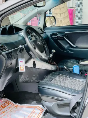 Toyota Verso 2015 Gris