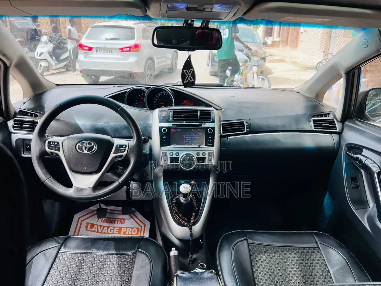 Toyota Verso 2015 Gris