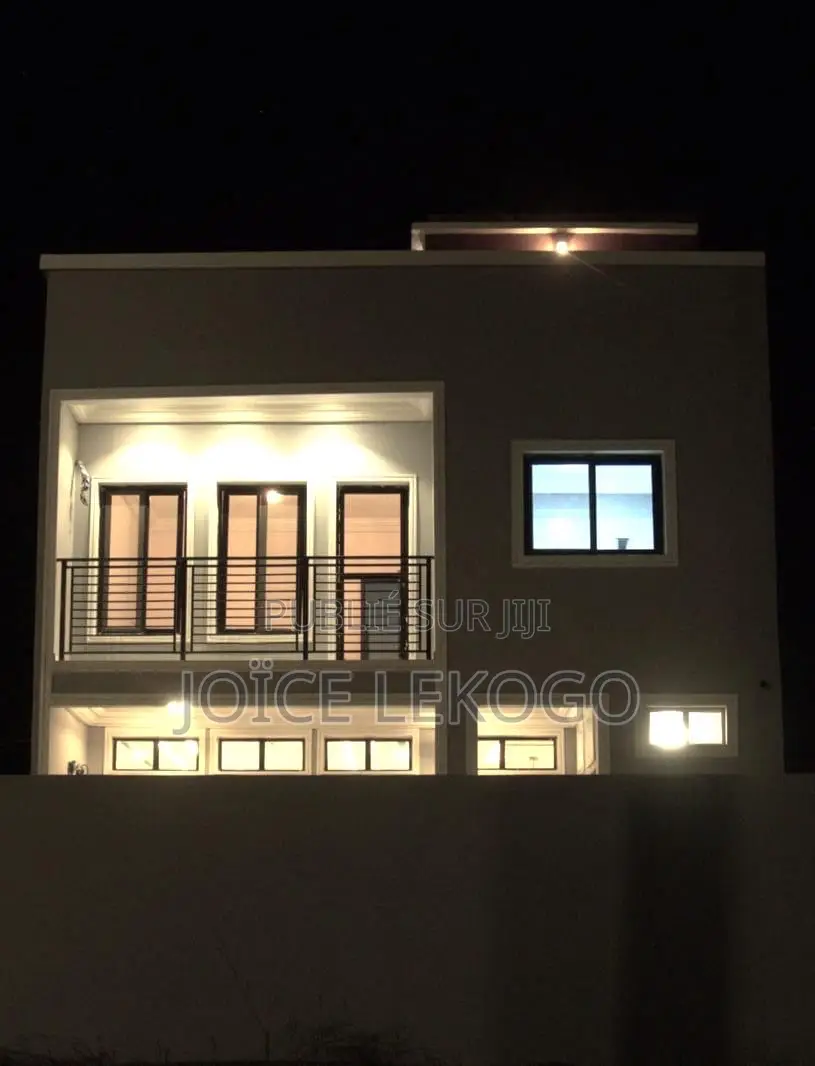 4chbre Villa dans Mermoz Sacré-Cœur à Vendre
