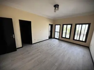 4chbre Villa dans Mermoz Sacré-Cœur à Vendre