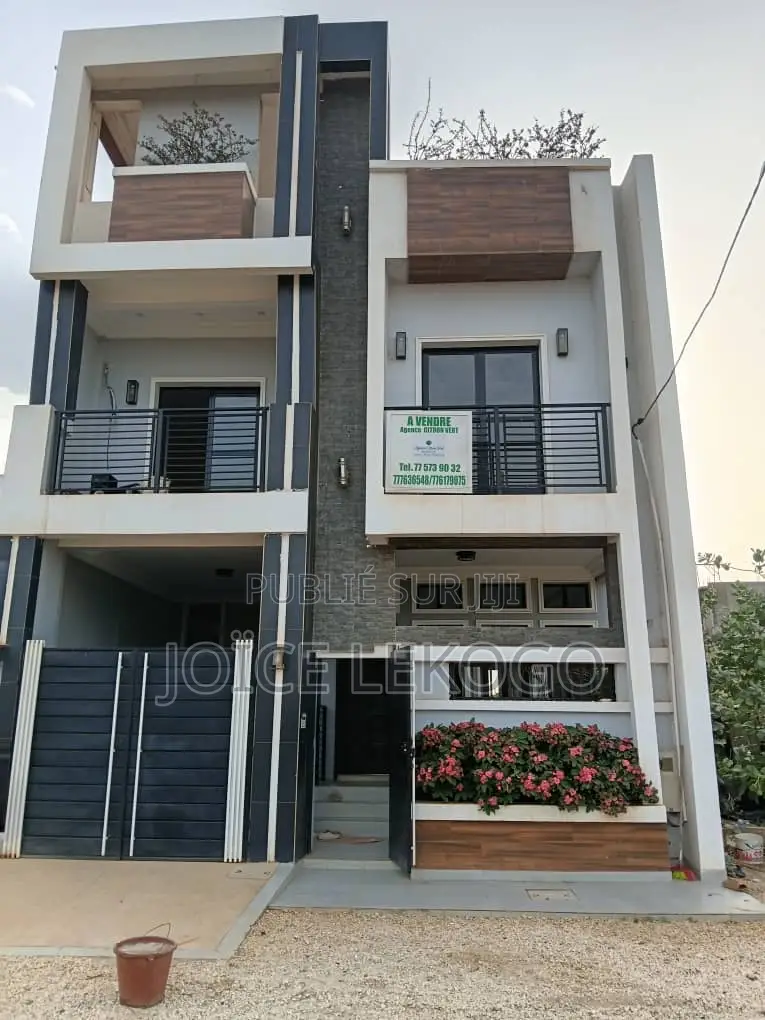 4chbre Villa dans Mermoz Sacré-Cœur à Vendre