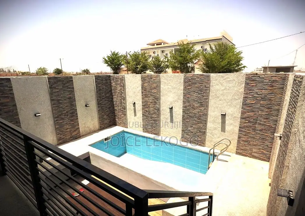 4chbre Villa dans Mermoz Sacré-Cœur à Vendre
