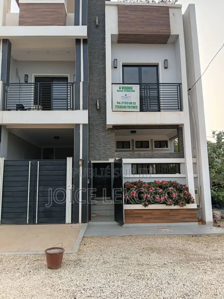 4chbre Villa dans Mermoz Sacré-Cœur à Vendre