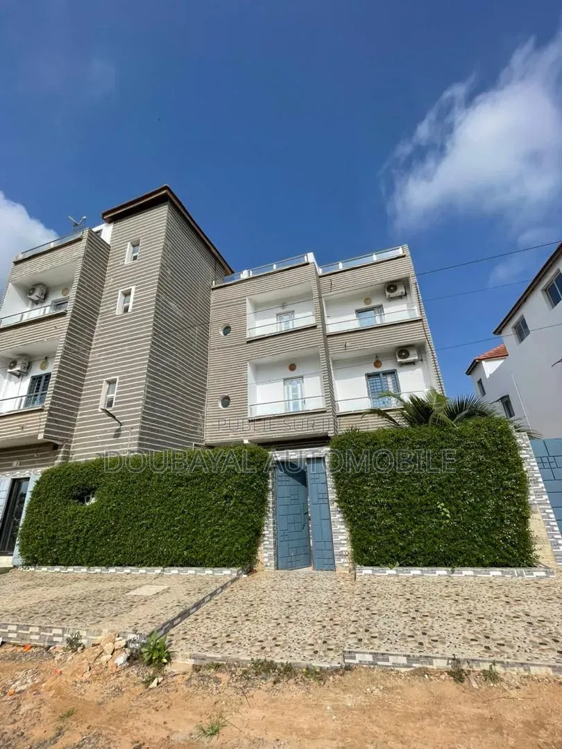 3chbre Villa dans Say, Grand Yoff à Vendre