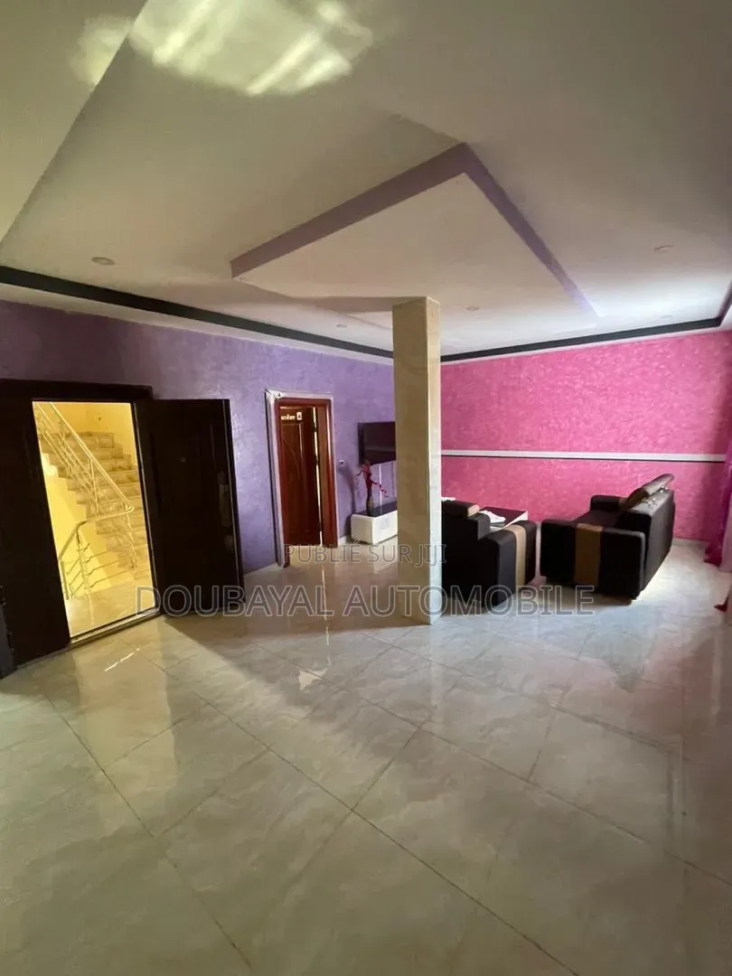 3chbre Villa dans Say, Grand Yoff à Vendre