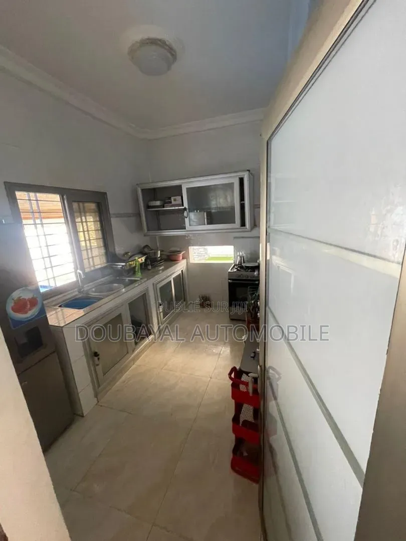 3chbre Villa dans Say, Grand Yoff à Vendre