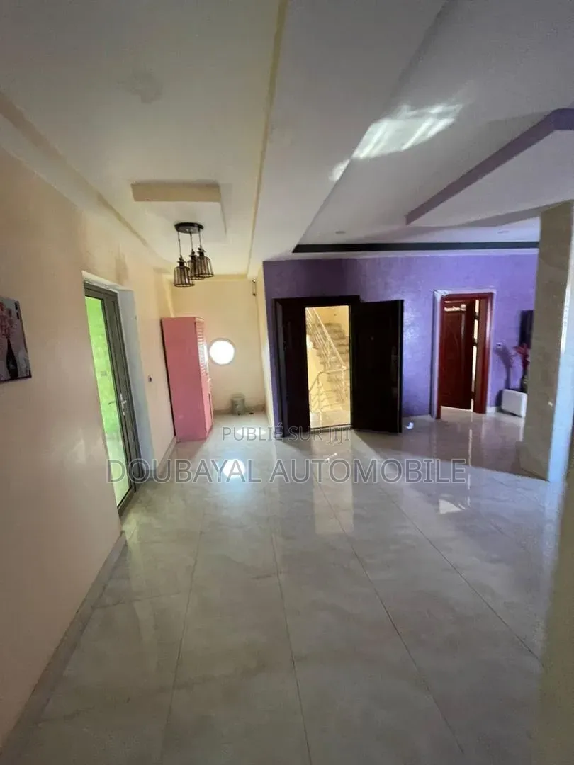 3chbre Villa dans Say, Grand Yoff à Vendre