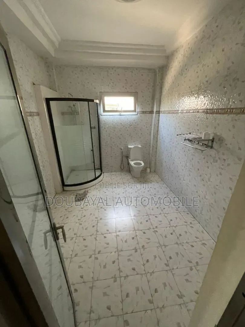 3chbre Villa dans Say, Grand Yoff à Vendre