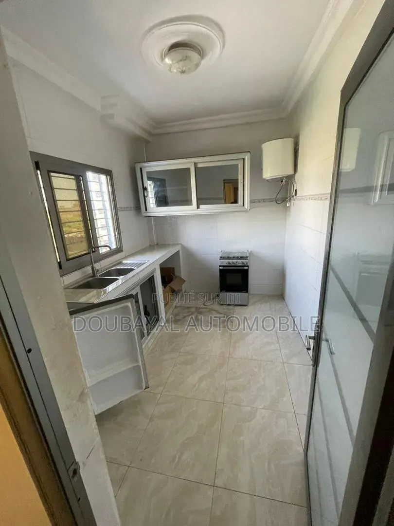 3chbre Villa dans Say, Grand Yoff à Vendre