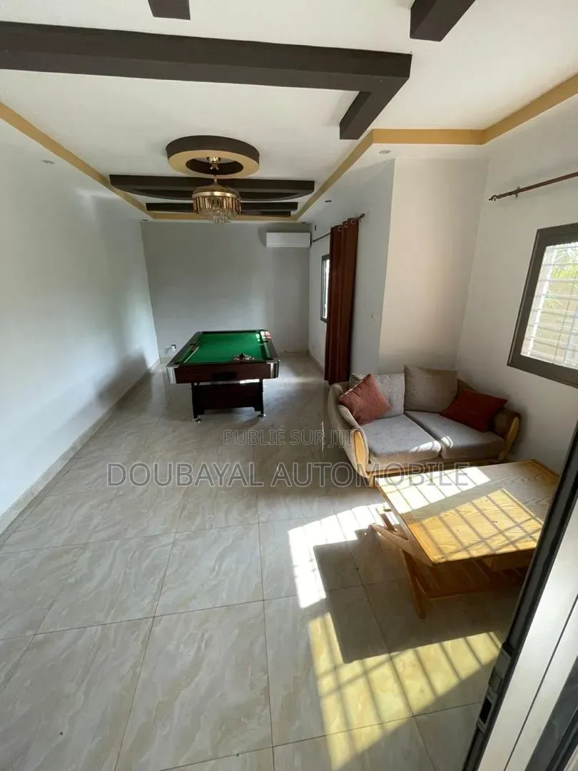 3chbre Villa dans Say, Grand Yoff à Vendre