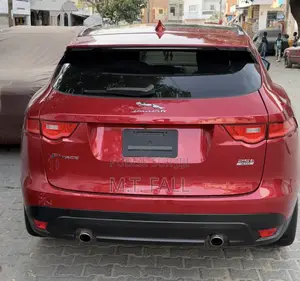 Jaguar F-Pace 25t Premium AWD 2018 Rouge