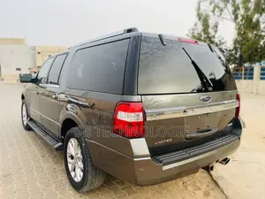 Ford Expedition XLT 4x4 2017 Noir Mat
