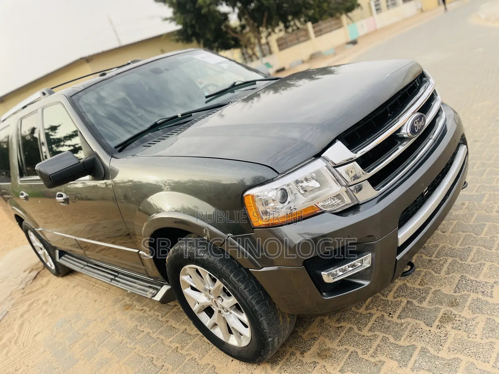 Ford Expedition XLT 4x4 2017 Noir Mat