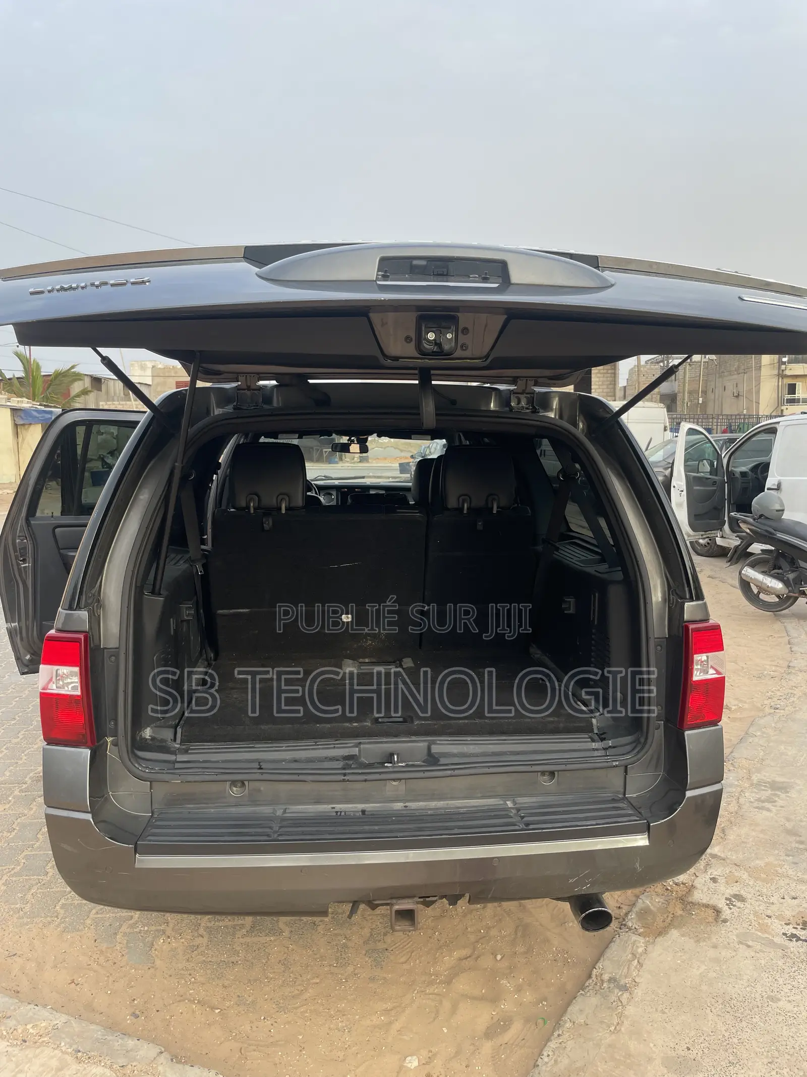 Ford Expedition XLT 4x4 2017 Noir Mat