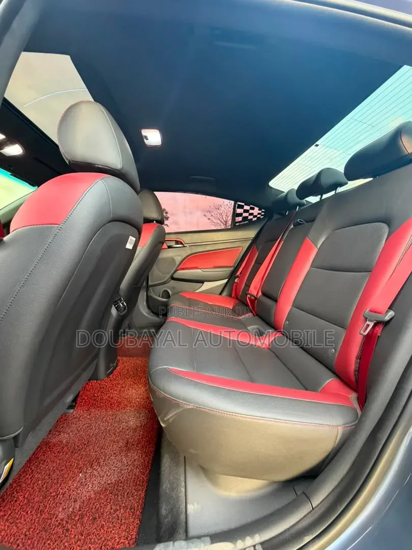 Hyundai Avante 2018 Bleu