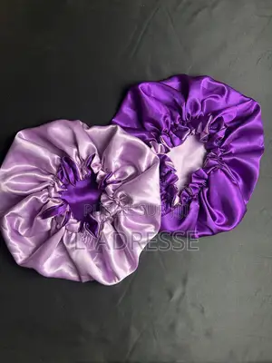 Bonnet en Satin Réversible - "Couleur Violet Foncé Et Violet Clair "