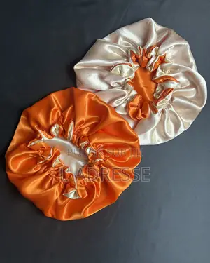 Bonnet en Satin Réversible - " Couleur Orange Et Beige "