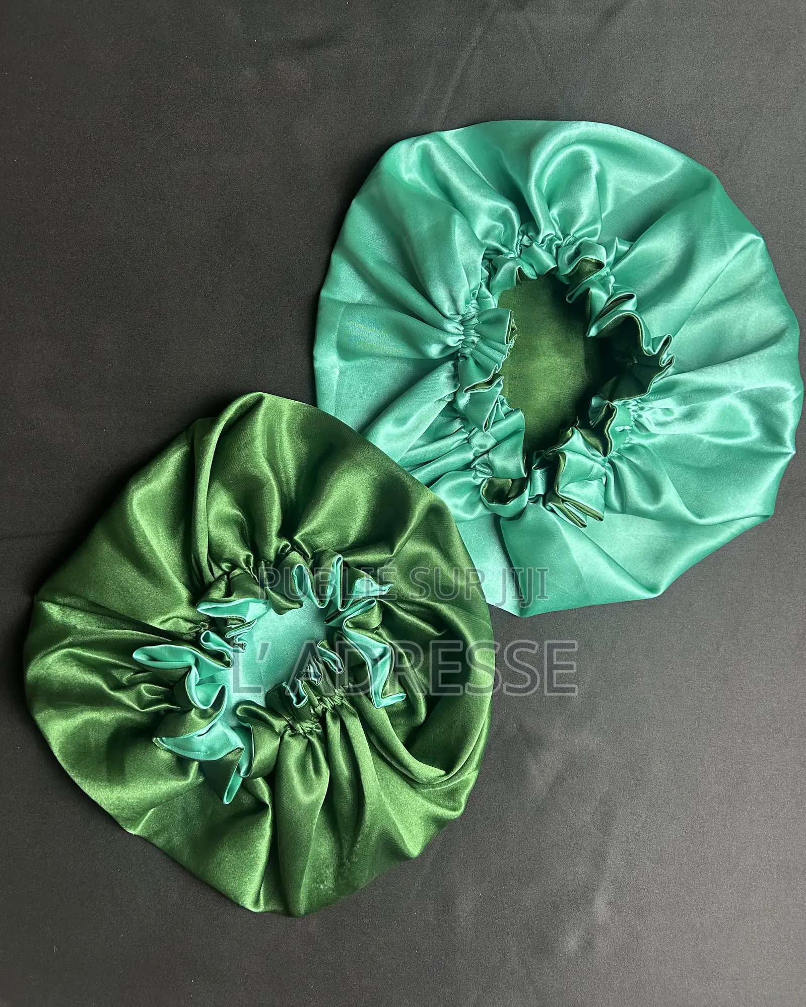 Bonnet en Satin Réversible - " Couleur Vert Royal Et Vert Jade Clair "