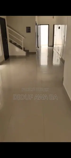 8chbre Villa dans Grand Yoff à Vendre