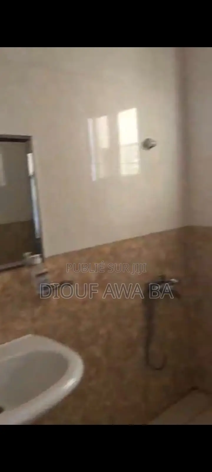 8chbre Villa dans Grand Yoff à Vendre