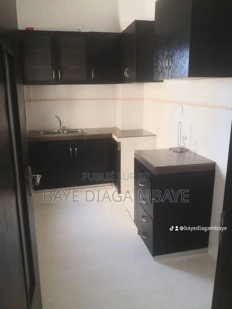 2chbre Appartement dans Anta, Wade, Grand Yoff à Louer