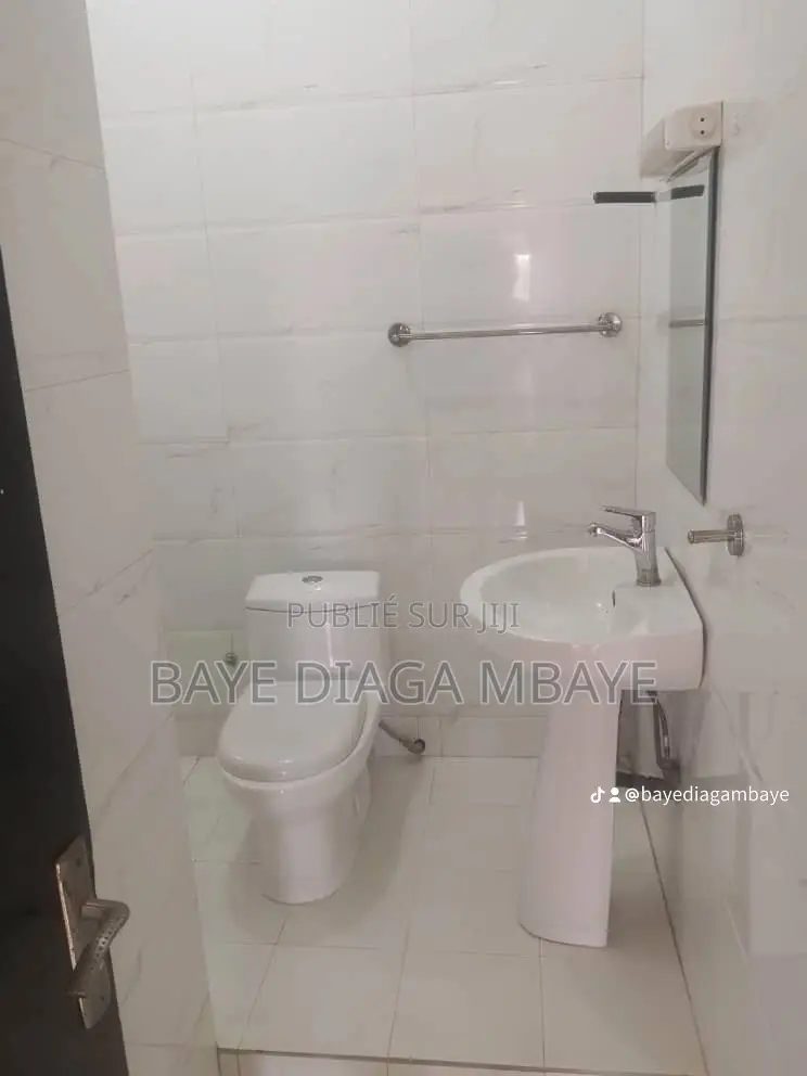 2chbre Appartement dans Anta, Wade, Grand Yoff à Louer