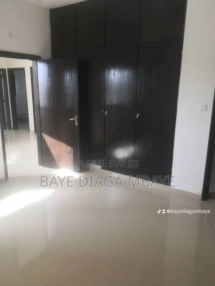 2chbre Appartement dans Anta, Wade, Grand Yoff à Louer