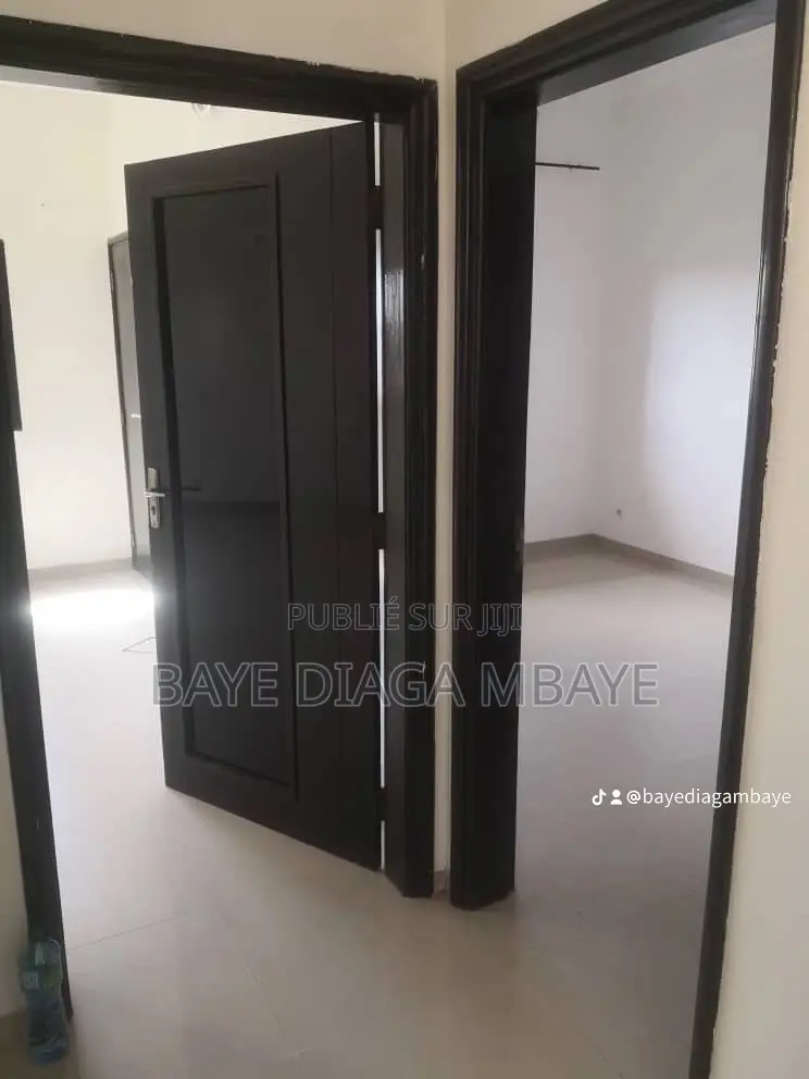 2chbre Appartement dans Anta, Wade, Grand Yoff à Louer