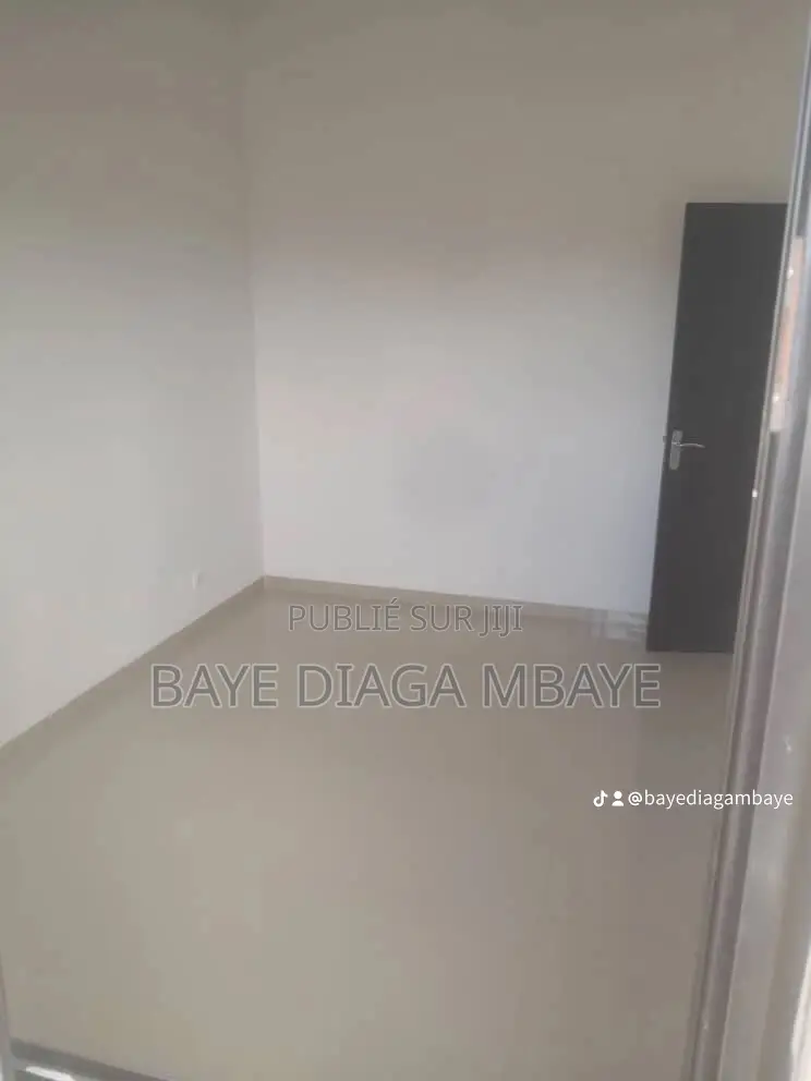 2chbre Appartement dans Anta, Wade, Grand Yoff à Louer
