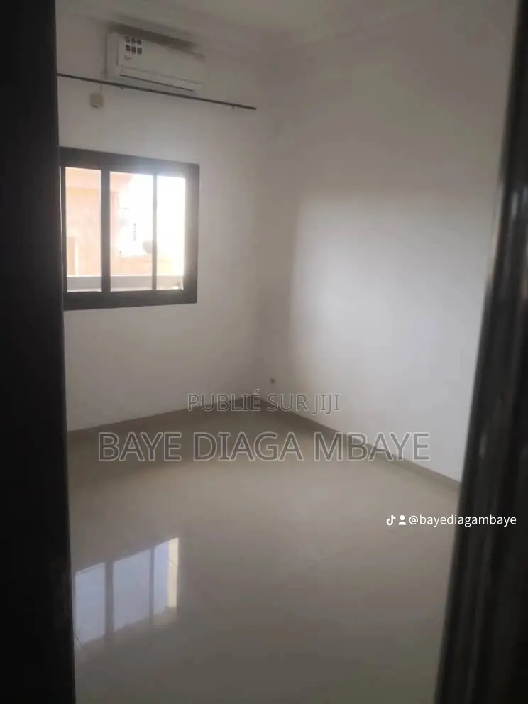 2chbre Appartement dans Anta, Wade, Grand Yoff à Louer