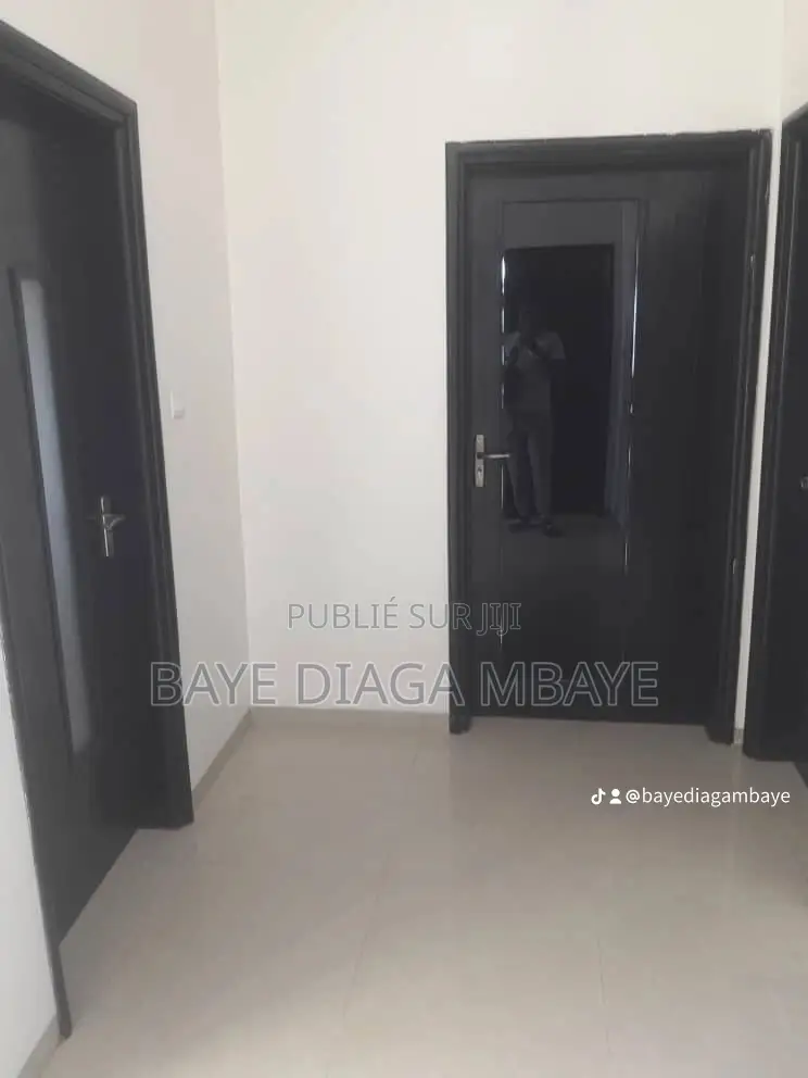 2chbre Appartement dans Anta, Wade, Grand Yoff à Louer