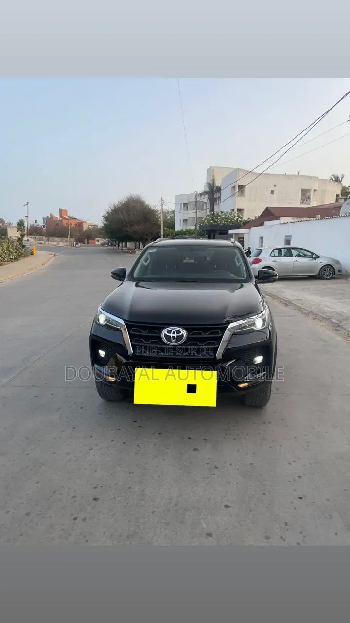 Toyota Fortuner 2023 Noir Mat
