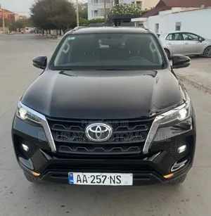 Toyota Fortuner 2023 Noir Mat