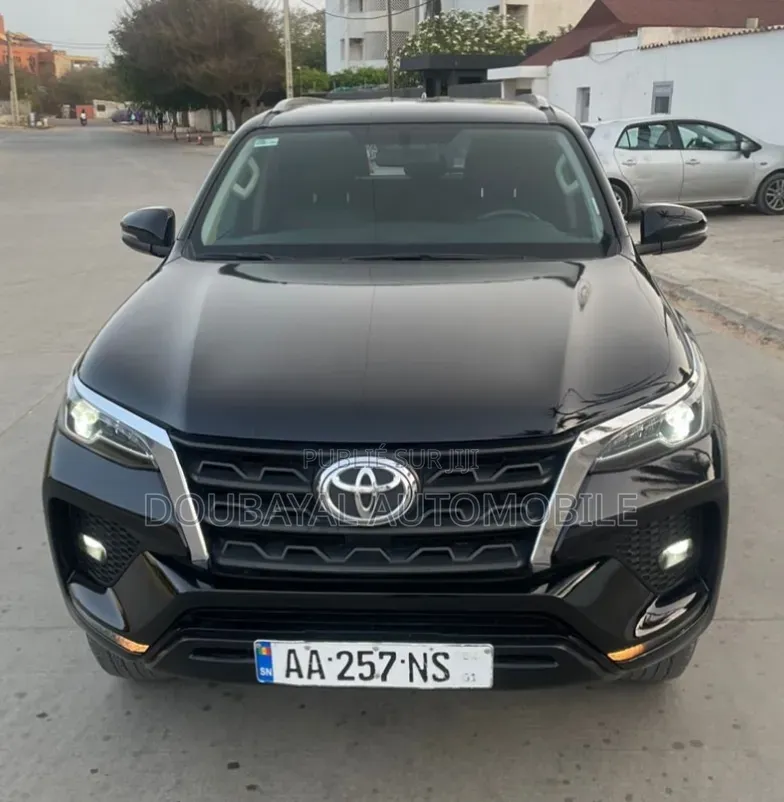 Toyota Fortuner 2023 Noir Mat