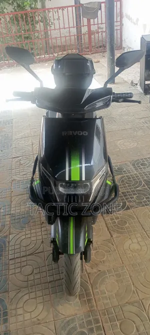 Revoo C32 2018 Noir