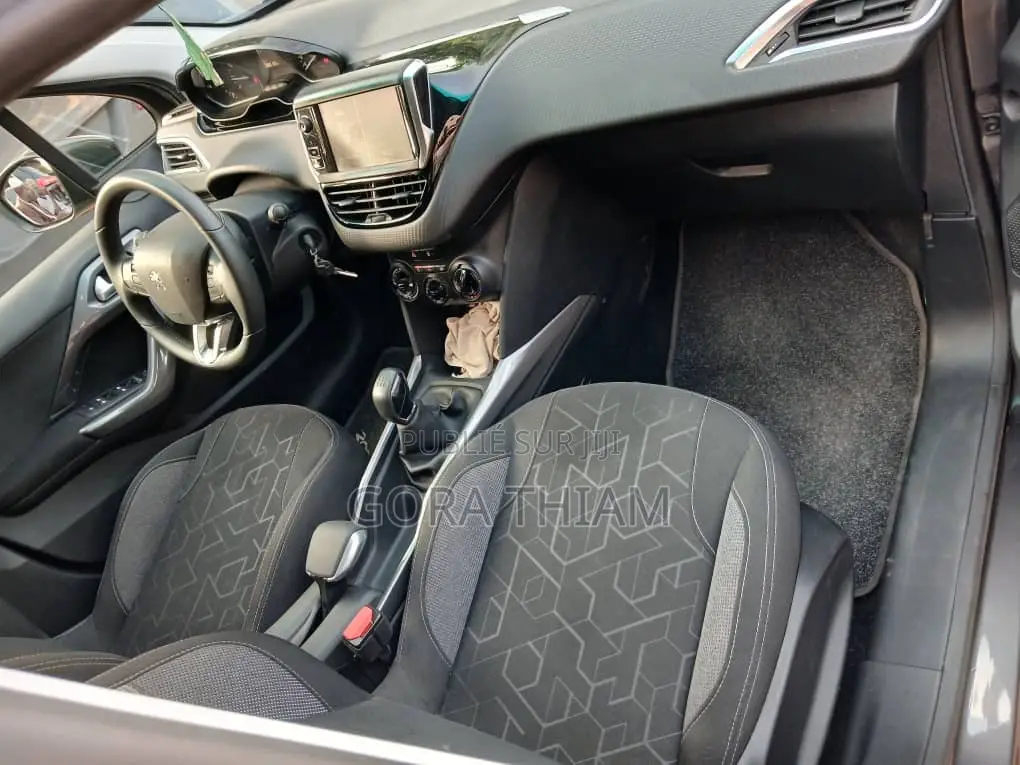 Peugeot 2008 2018 Gris