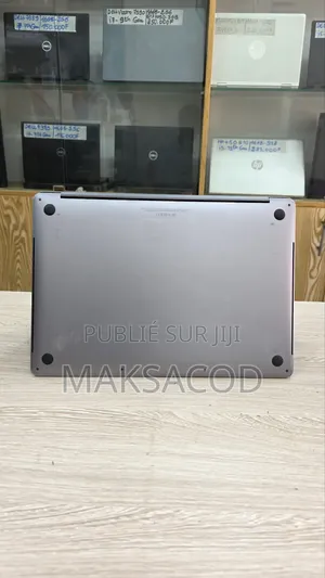 Ordinateur portable Apple MacBook Pro 2018 16GB Intel Core i7 SSD 256GB