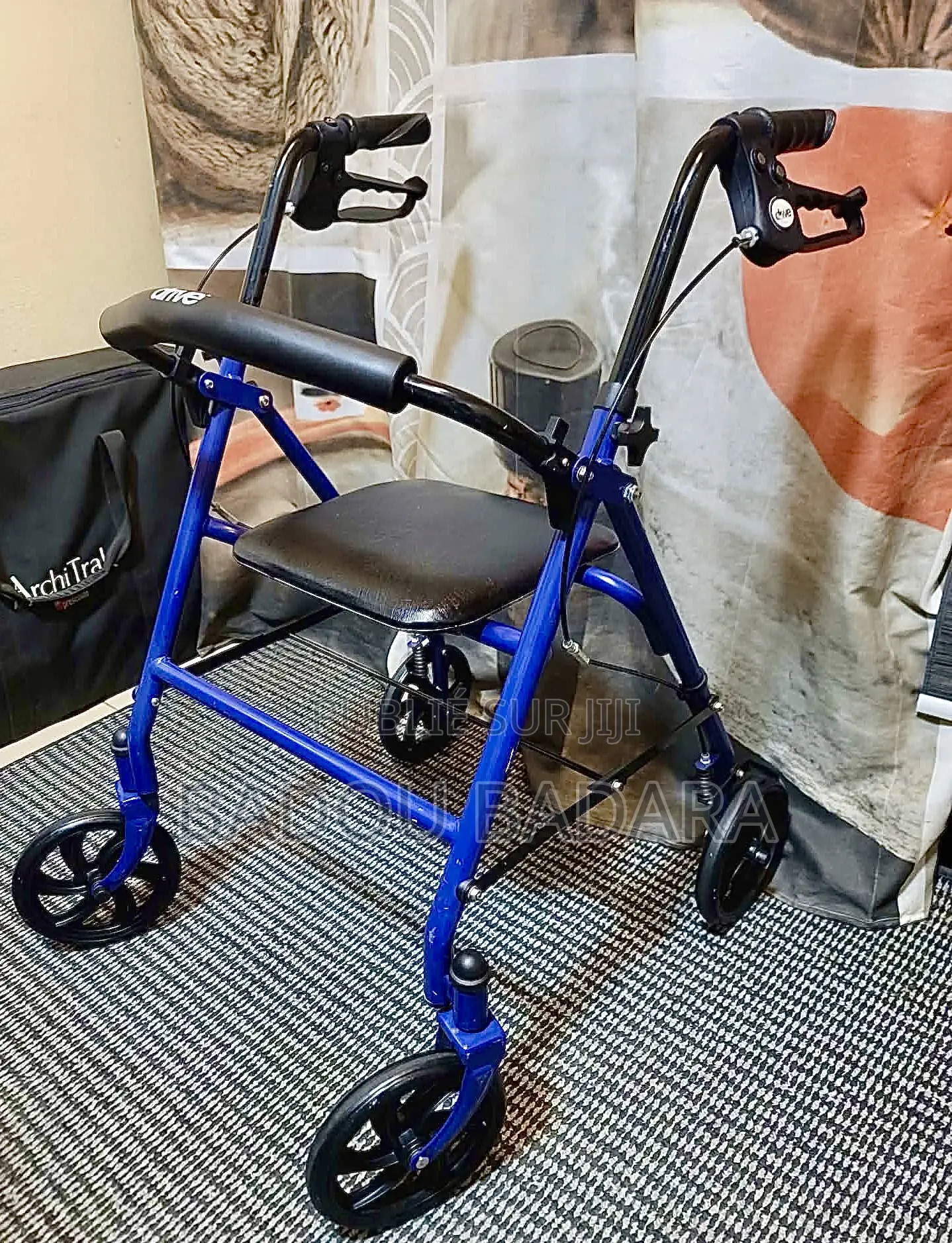 Déambulateur - Aide À La Mobilité