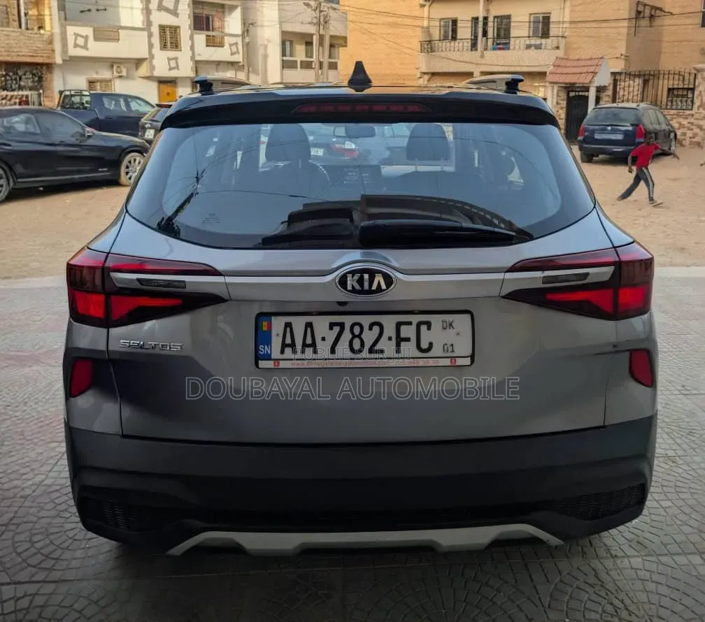 Kia Seltos 2020 Gris