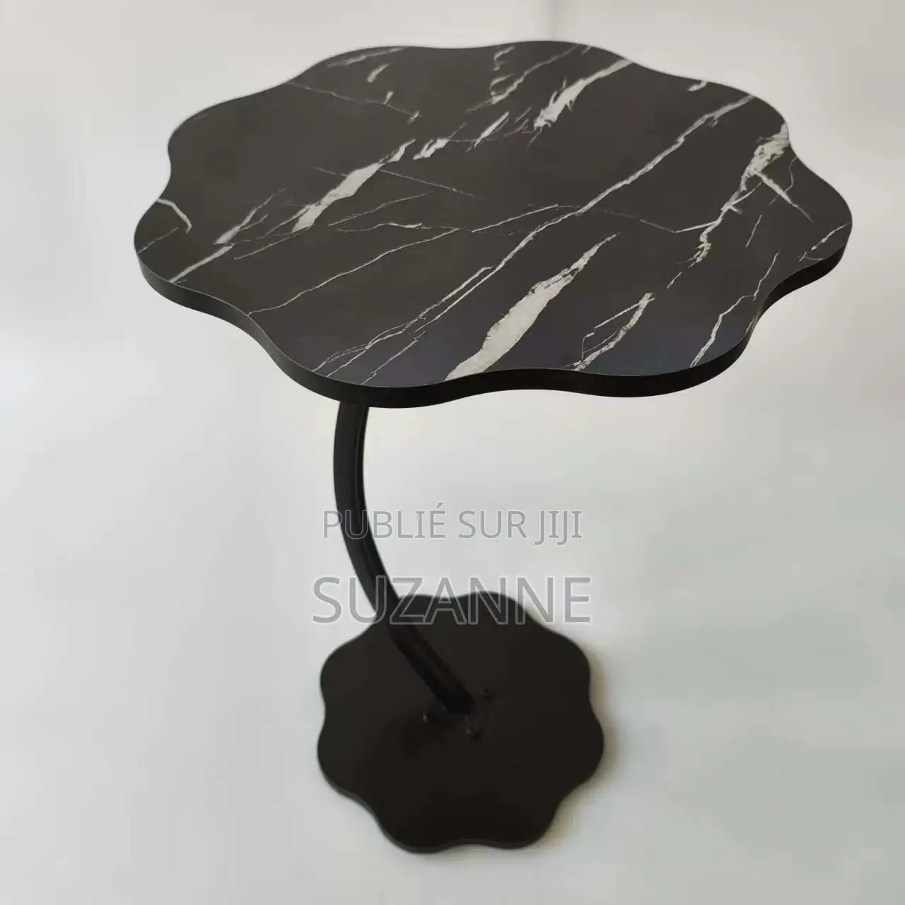 Table d'Appoint Pétale Moderne — Cadre Métallique (Noir / Marron)